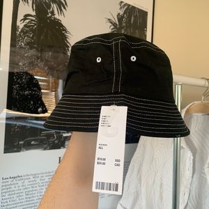 NWT URBAN OUTFITTERS BUCKET HAT